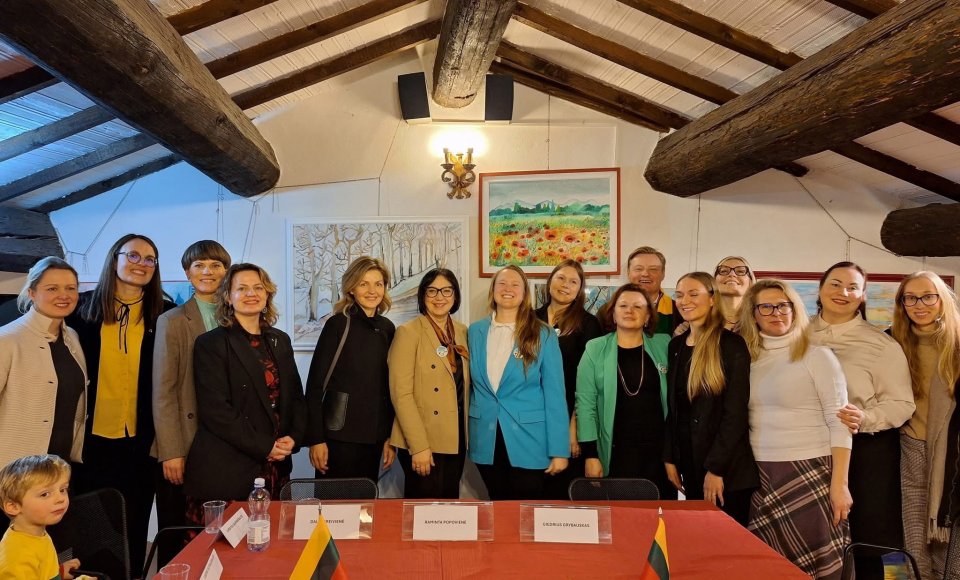 Veronoje - apskritojo stalo diskusija apie lituanistinį švietimą su ministre Raminta Popoviene 